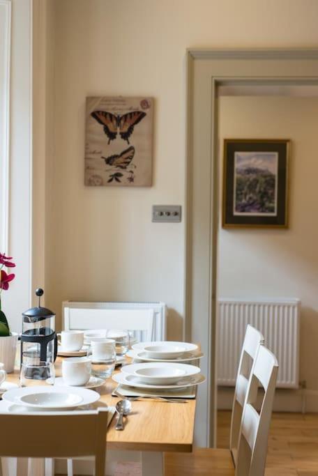 Self Catering , City Centre Apartment With Parking EDI Exterior photo
