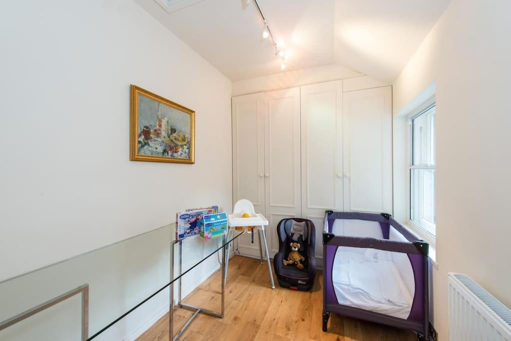 Self Catering , City Centre Apartment With Parking EDI Exterior photo