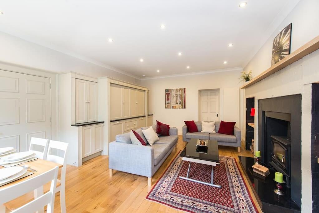 Self Catering , City Centre Apartment With Parking EDI Exterior photo