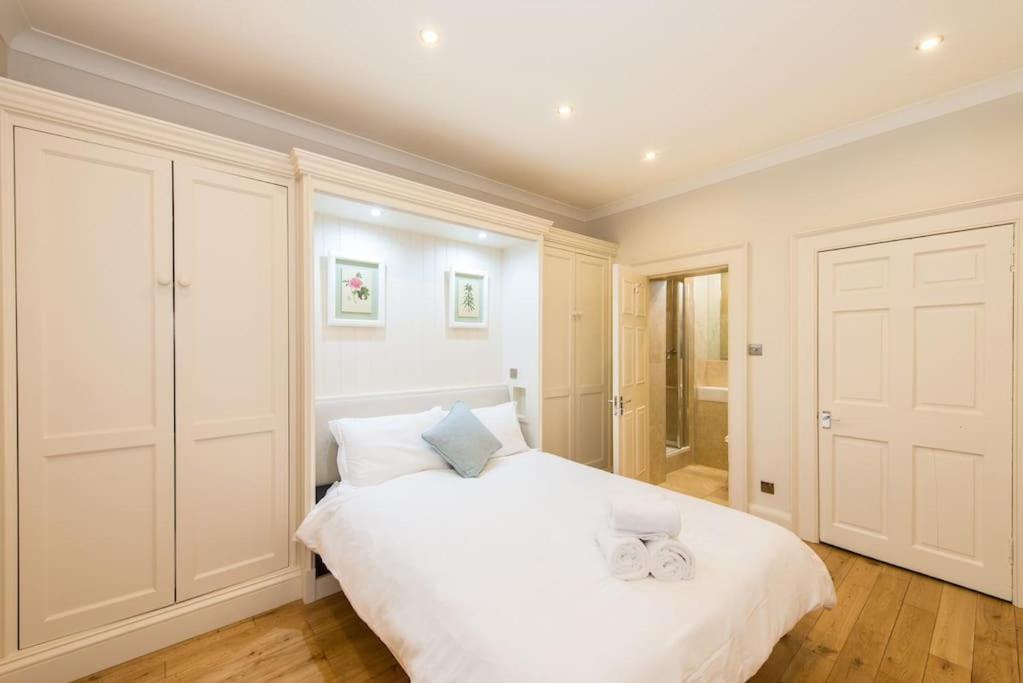 Self Catering , City Centre Apartment With Parking EDI Exterior photo
