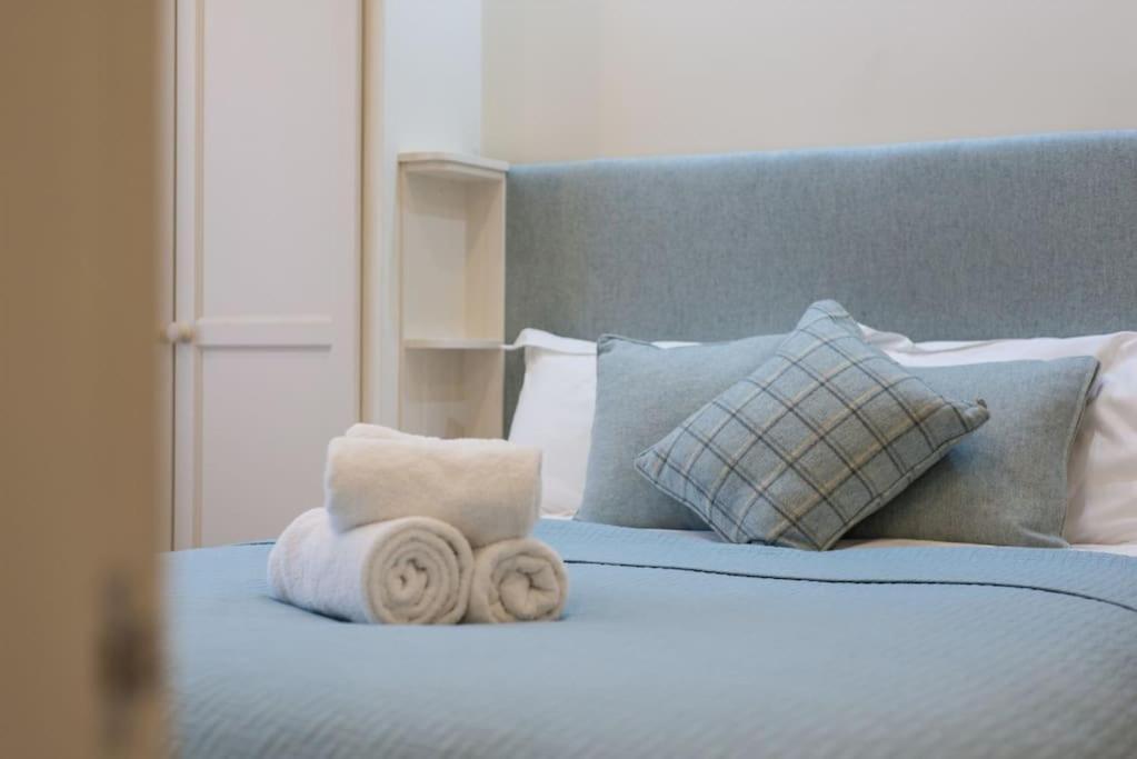 Self Catering , City Centre Apartment With Parking EDI Exterior photo