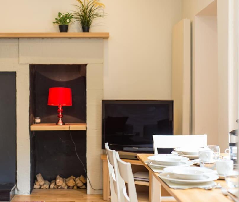 Self Catering , City Centre Apartment With Parking EDI Exterior photo