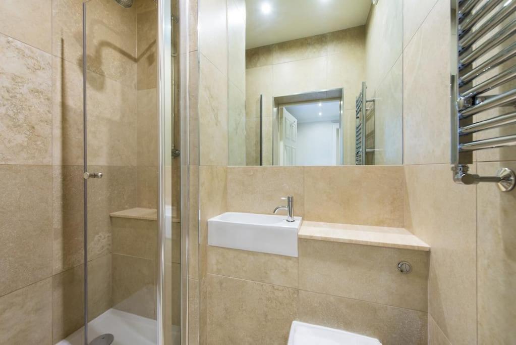 Self Catering , City Centre Apartment With Parking EDI Exterior photo